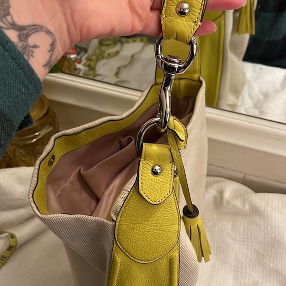 COACH - Avery Hobo in canvas and chartreuse -F28911- EUC❤️ - Picture 6 of 11